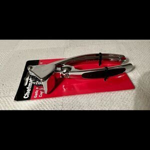 NWT Chefmate Black Handle Grip Garlic Press Cast Zinc.